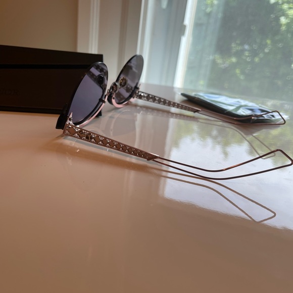 🆕 Christian Dior Sunglasses - Picture 4 of 8